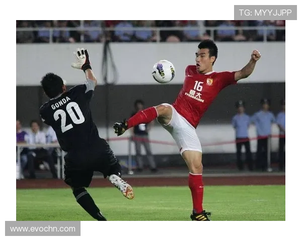 亚冠赛场激烈冲突引发球迷热议